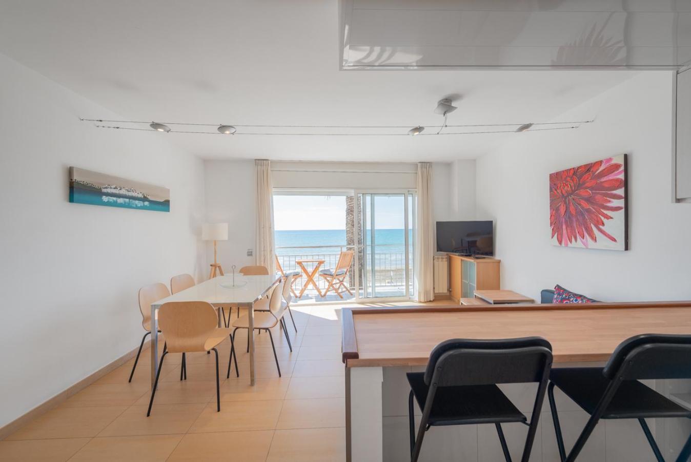 Insitges Sant Sebastia'S Beach Luaran gambar